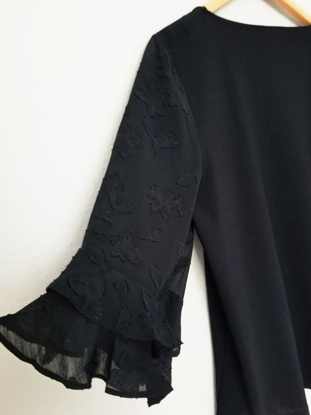 CeCe Black Floral Jacquard Chiffon Tiered Ruffle Sleeve Mix Media Blouse Top L - Picture 5 of 15